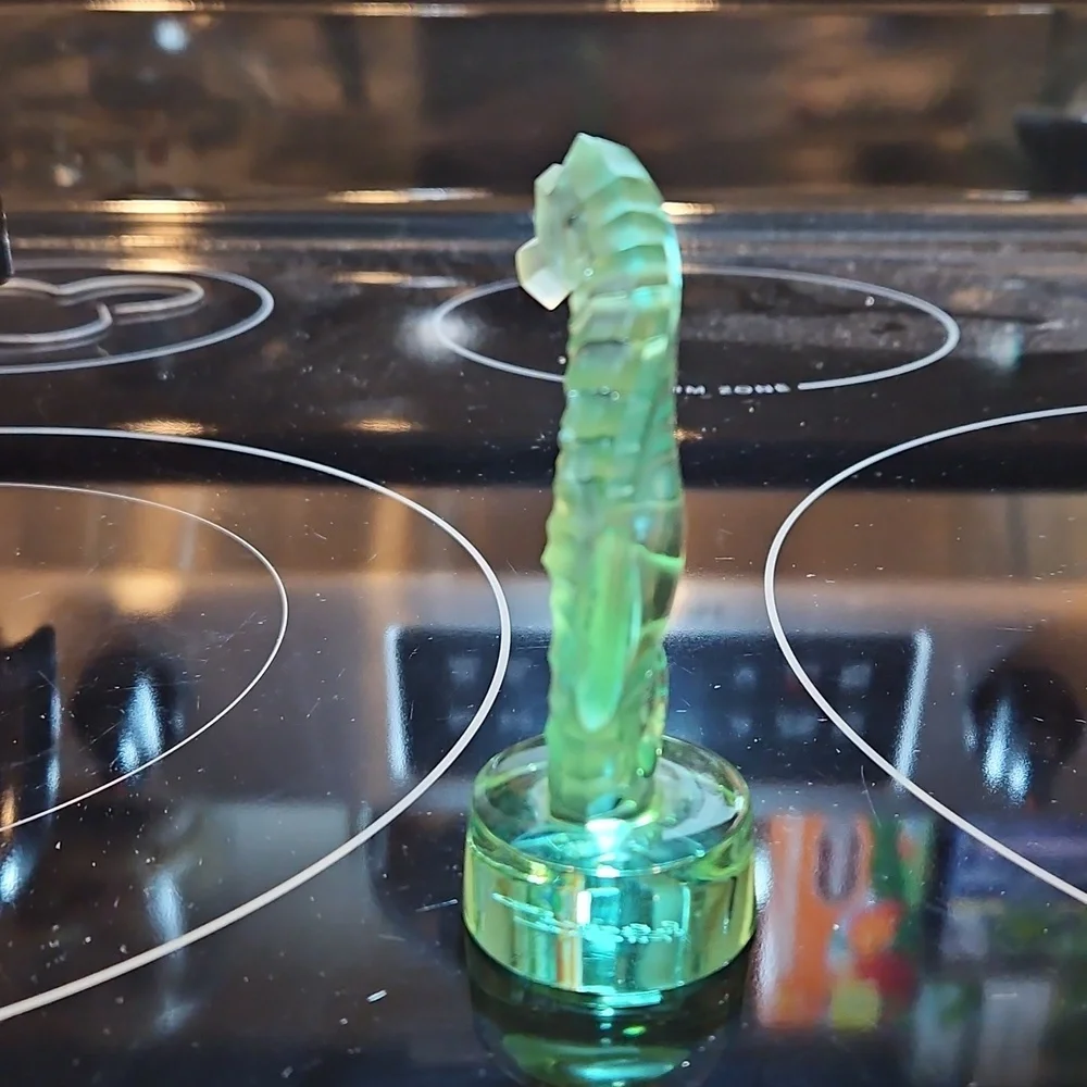 LALIQUE GREEN CRYSTAL SEAHORSE - Picture 4 of 7